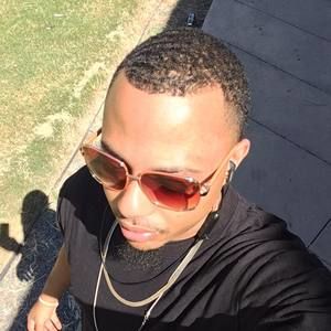 Meet your Posher, Derick